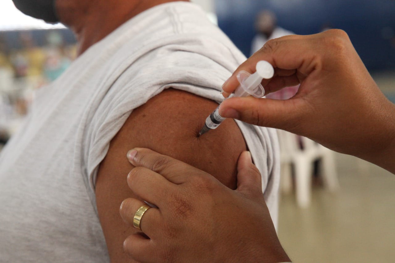 Secretaria de Saúde (SMS) reforça a importância da adesão à 3ª dose da vacina contra a COVID-19