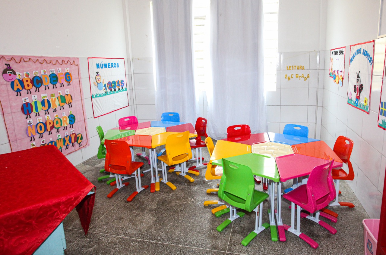 Prefeitura de Santo Antônio de Jesus instalou mobiliário novo em 50 escolas da rede municipal de ensino