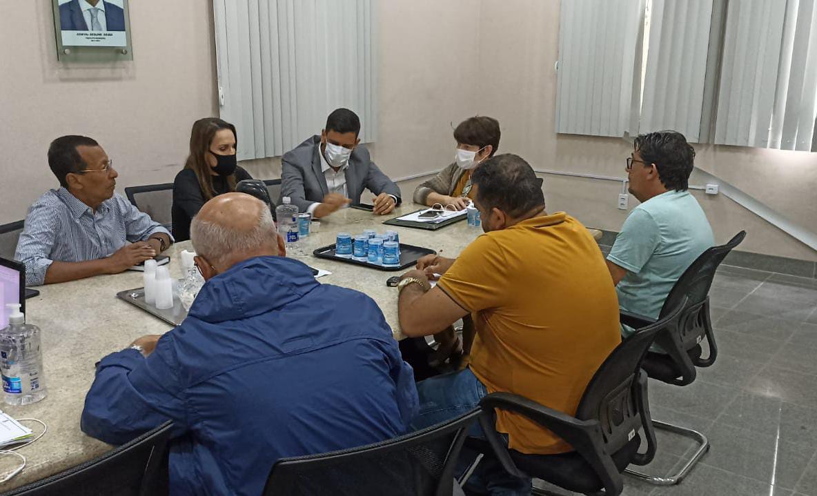 Prefeitura realizou reunião para viabilizar aulas de fanfarra e quadrilha junina para alunos da rede municipal