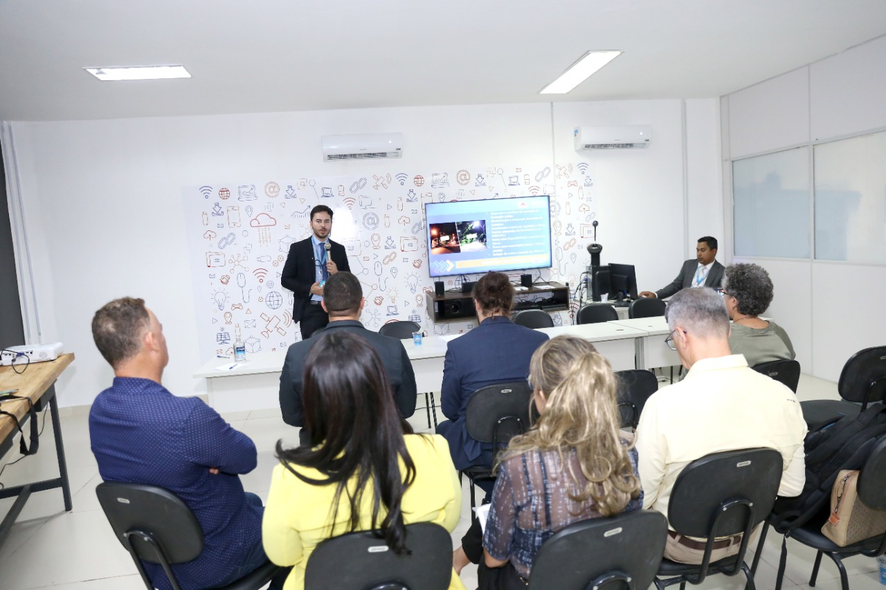Prefeitura de Santo Antônio de Jesus realizou reunião acerca da modernização da iluminação pública
