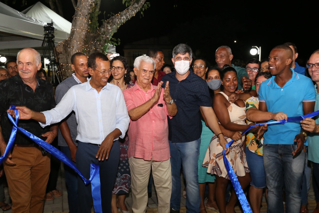 Prefeitura realizou, na noite da última quinta-feira (08), reinauguração da Praça do São Benedito