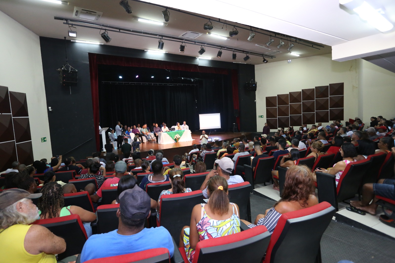Prefeitura de Santo Antônio de Jesus realizou, na última terça-feira (07), a apresentação do projeto da Feira Livre