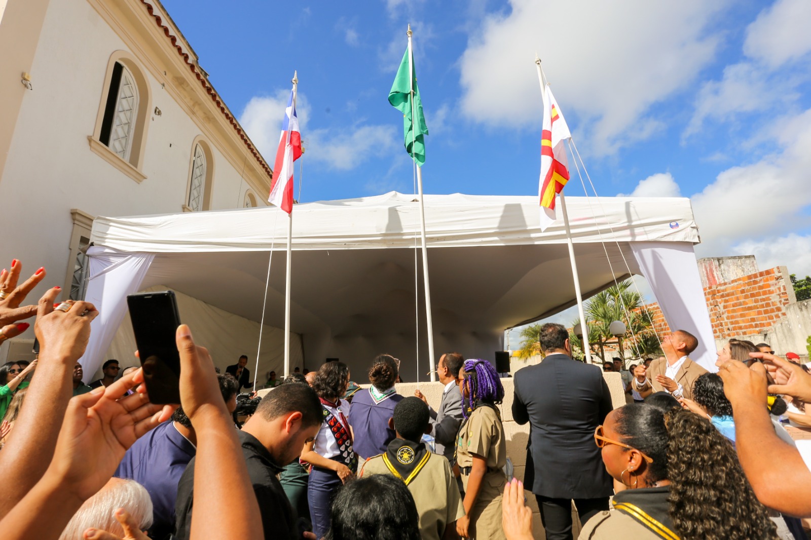Prefeitura de Santo Antônio de Jesus realizou hasteamento da bandeira e desfile cívico em comemoração aos 143 anos de emancipação política