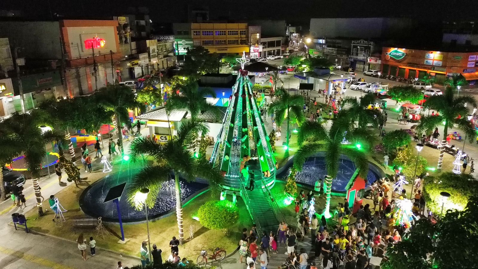 SAJ: Prefeitura deu início à temporada natalina na cidade, com o tema Doces Sonhos de Natal