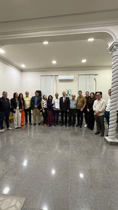Prefeitura de Santo Antônio de Jesus realizou sessão solene de sanção da Lei nº 35/2025, Lei Mário Assis